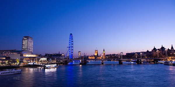 Shores of the Thames at night