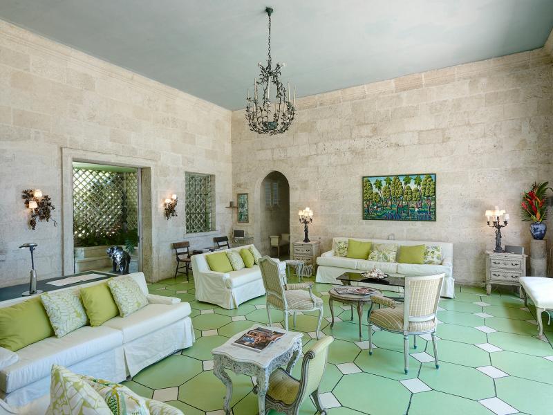 Nelson Gay-Beachfront , Beachfront villas Barbados , Speightstown , St Peter , West Coast Barbados  