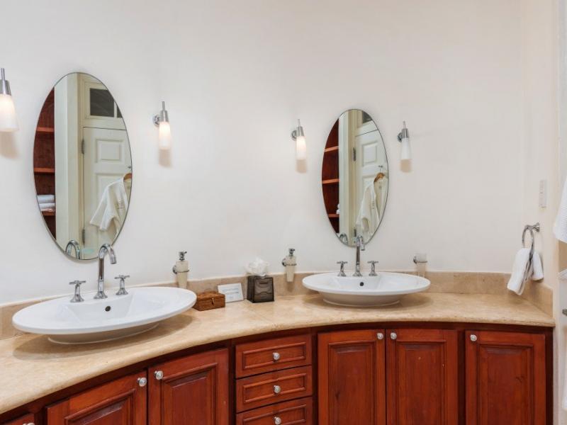 Cove Spring House - Beachfront , Beachfront villas Barbados , St James , The Garden, Barbados , Waterfront villas Barbados , West Coast Barbados  