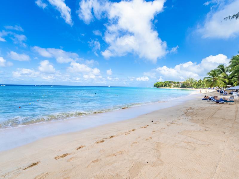 Old Trees Sea Breeze 204  , Beachfront villas Barbados , Old Trees , Paynes Bay , St James , West Coast Barbados  