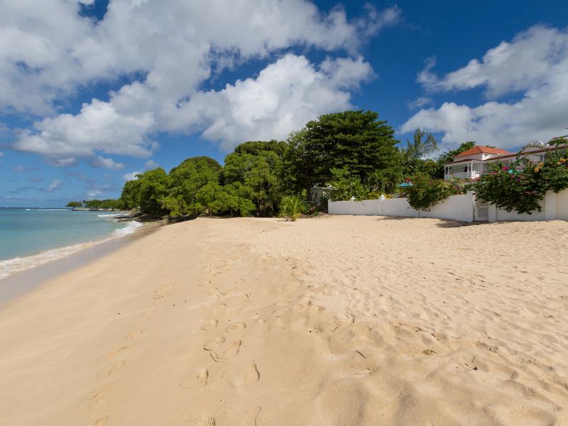 Fosters House - Beachfront , Beachfront villas Barbados , Lower Carlton , St James , West Coast Barbados  