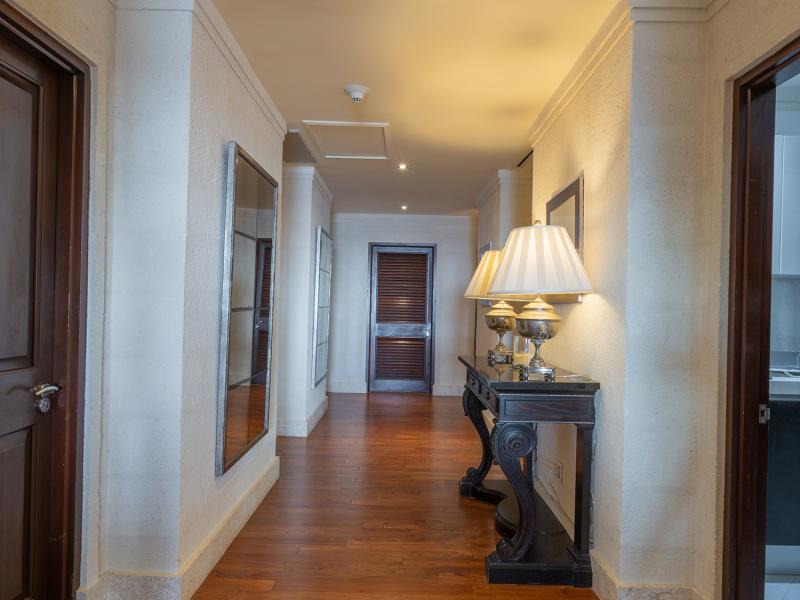 Smugglers Cove Penthouse Apartment 7 , Beachfront villas Barbados , Paynes Bay , St James , West Coast Barbados  