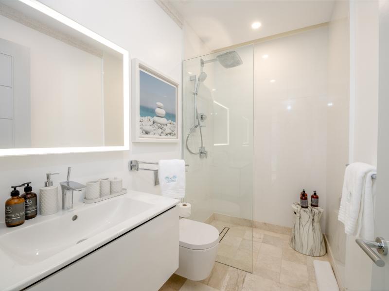 Dolphin Beach House - beachfront  , Beachfront villas Barbados , Fitts Village , St James , West Coast Barbados  